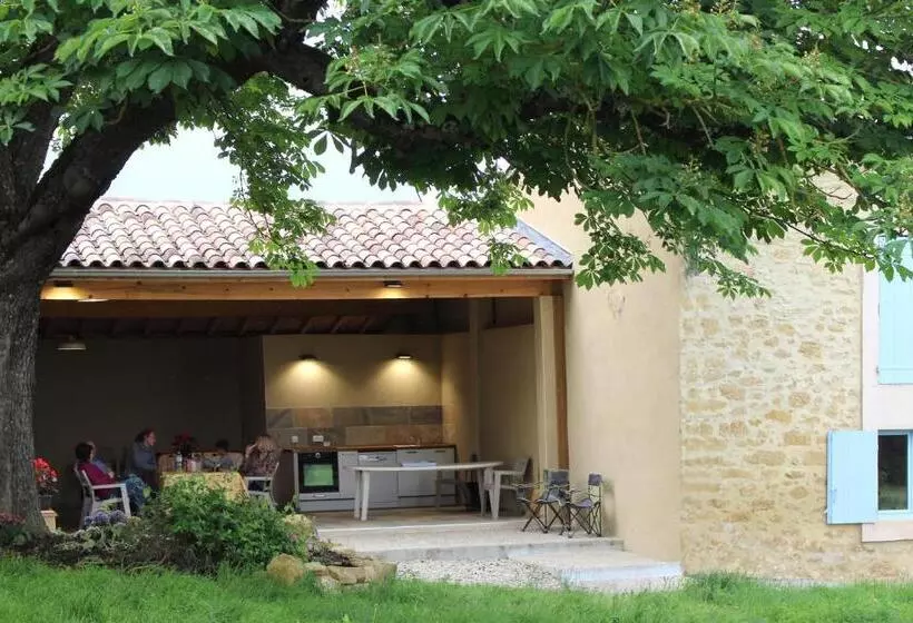 Hotelli Gites Et Roulottes Au Domaine De La Trille