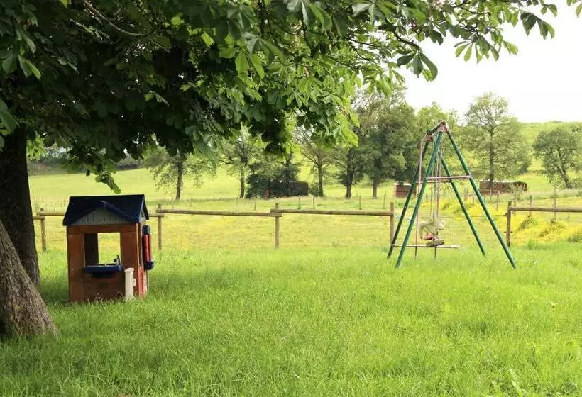 Hotelli Gites Et Roulottes Au Domaine De La Trille