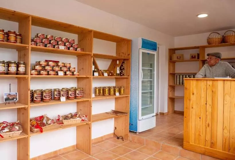 Hotelli Gites Et Roulottes Au Domaine De La Trille