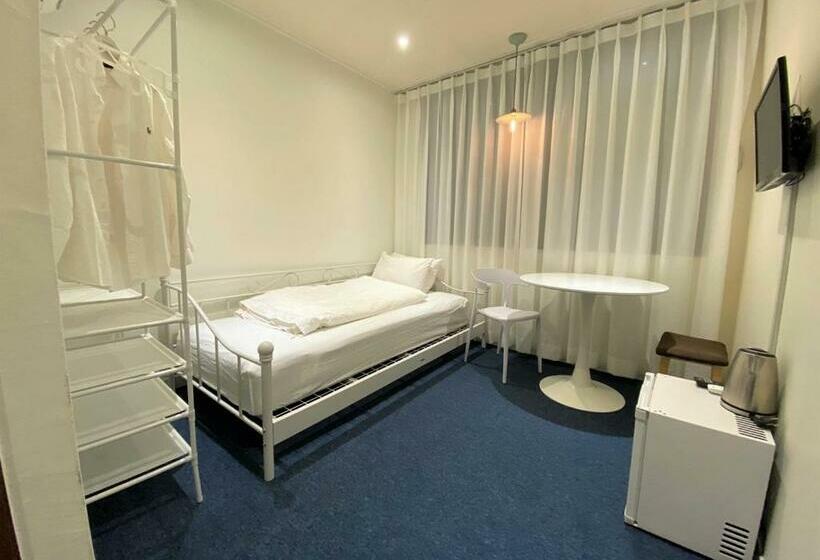 Otel Ssh Ikseon Peter Cat Hostel