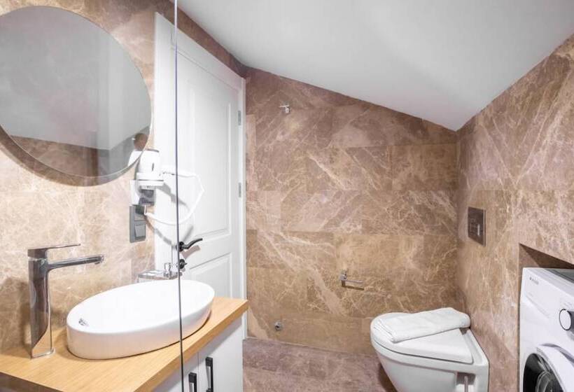 Luxury Flat With Jacuzzi On The Balcony In Kas