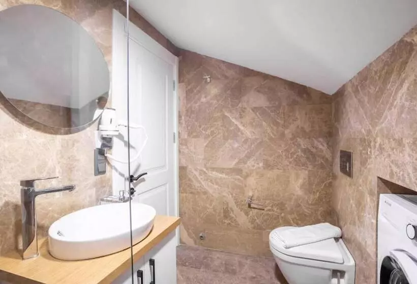 Luxury Flat With Jacuzzi On The Balcony In Kas