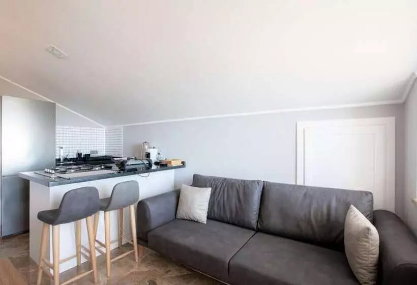 Luxury Flat With Jacuzzi On The Balcony In Kas