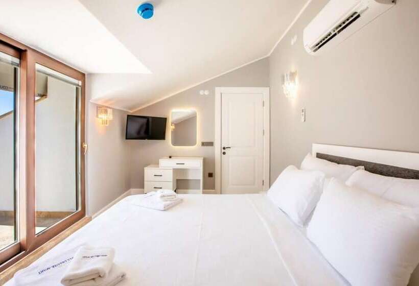 Luxury Flat With Jacuzzi On The Balcony In Kas