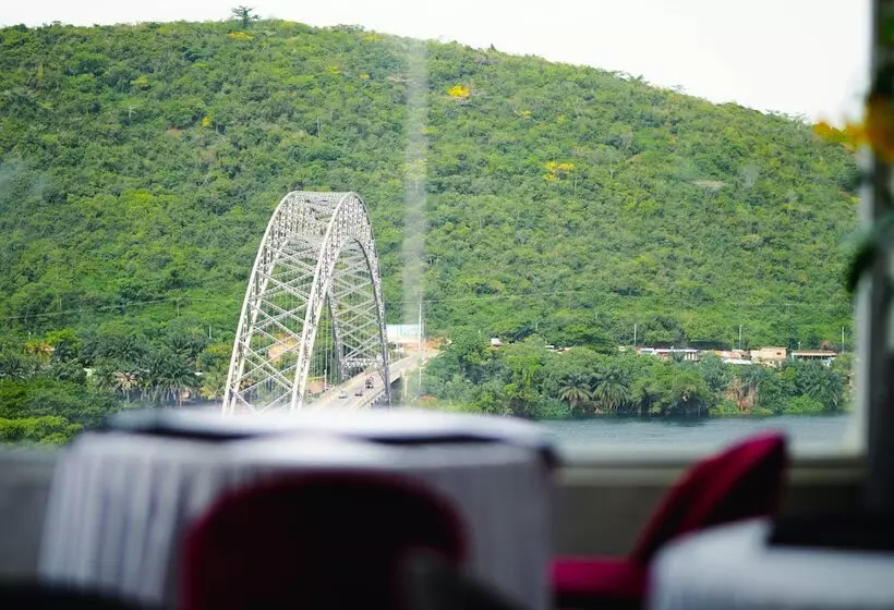 Hotelli Bridgeview Resort