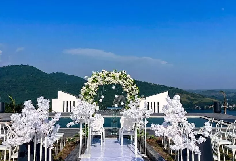 Hotelli Bridgeview Resort