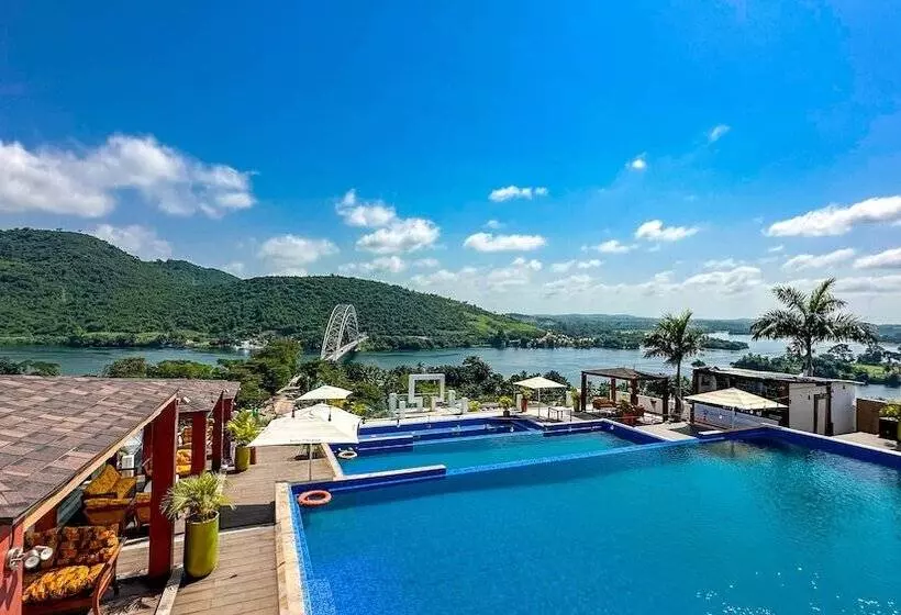 Hotelli Bridgeview Resort