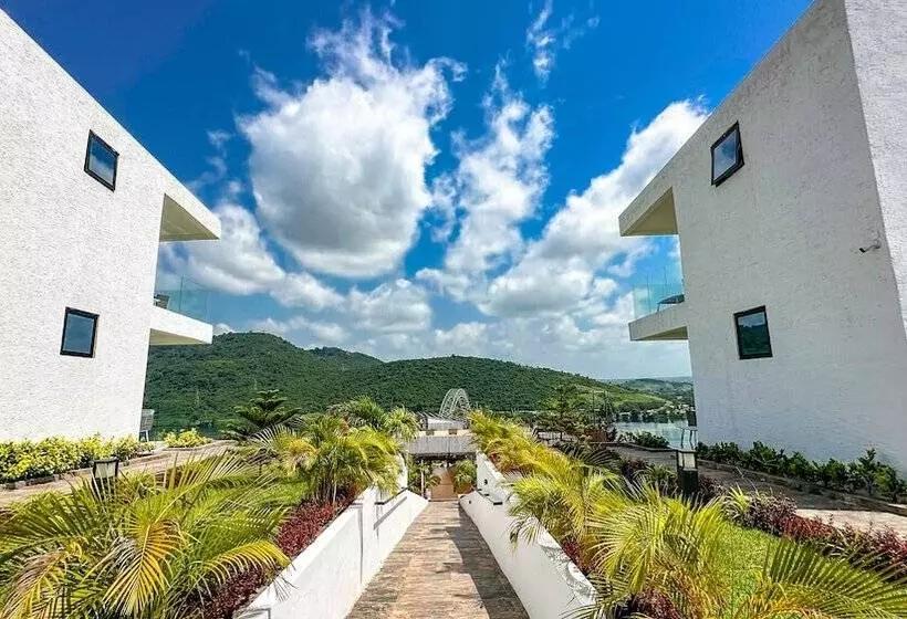 Hotelli Bridgeview Resort