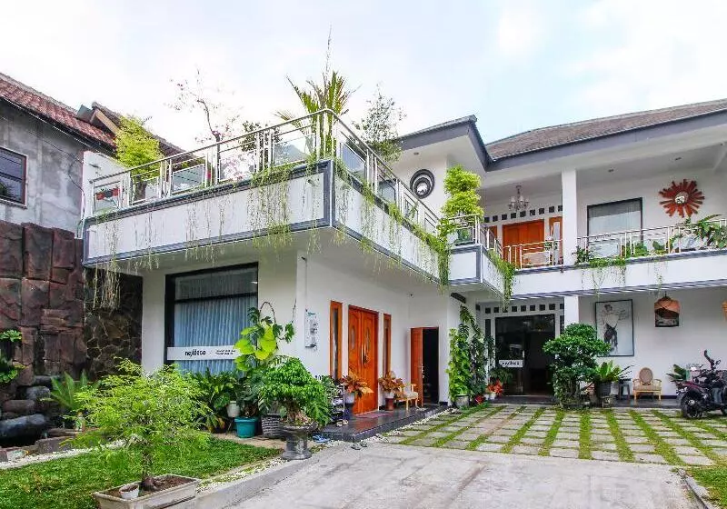 Hotelli Nexdeco House Homestay Syariah Solo