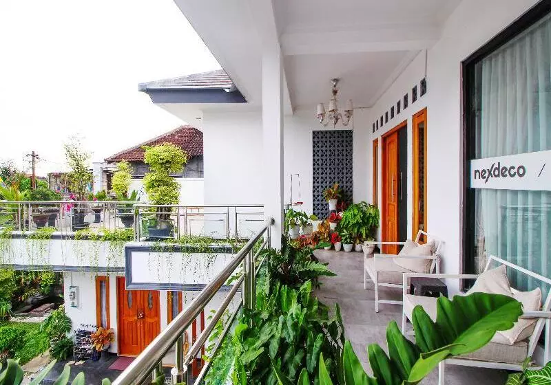 Hotelli Nexdeco House Homestay Syariah Solo