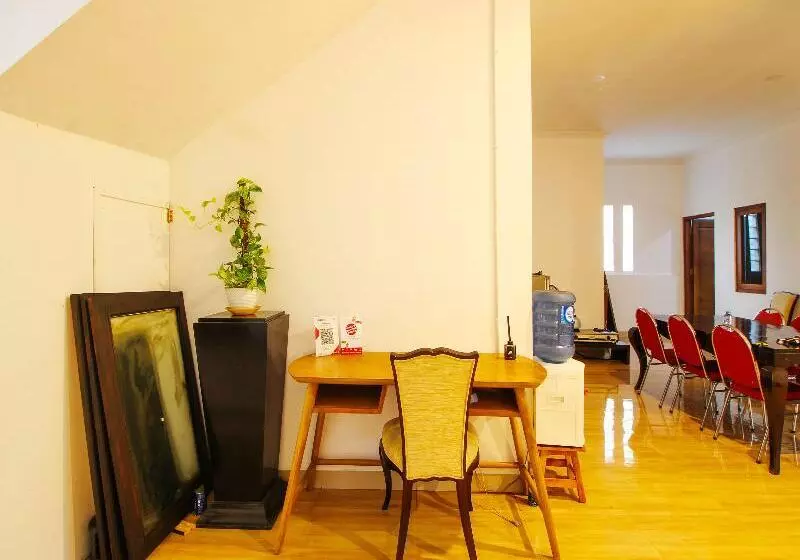 Hotelli Nexdeco House Homestay Syariah Solo