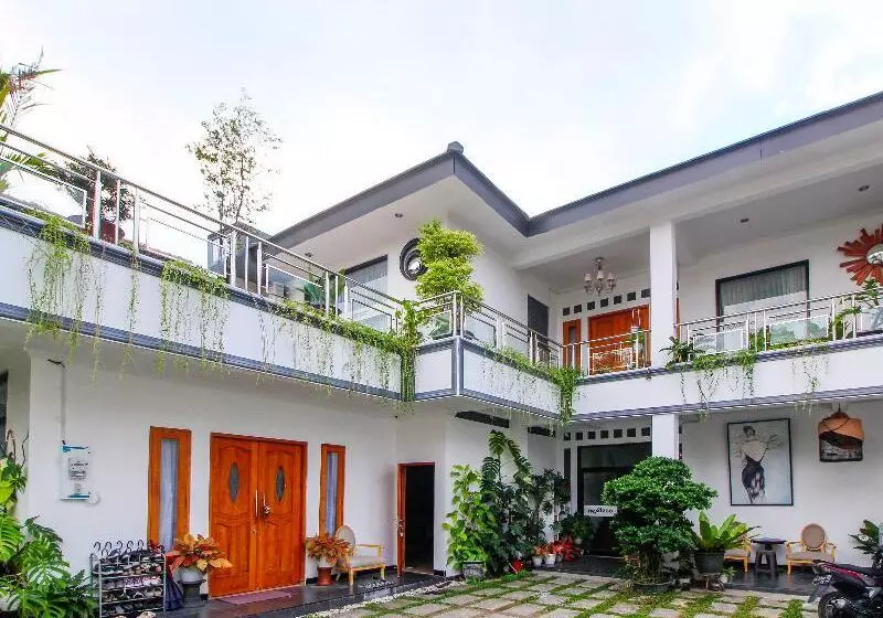 Hotelli Nexdeco House Homestay Syariah Solo