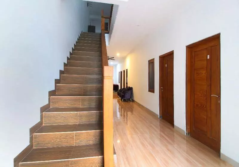 Hotelli Nexdeco House Homestay Syariah Solo