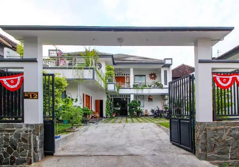 Hotelli Nexdeco House Homestay Syariah Solo