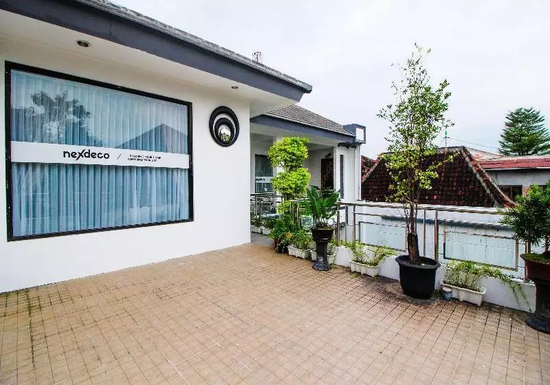 Hotelli Nexdeco House Homestay Syariah Solo