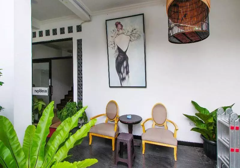 Hotelli Nexdeco House Homestay Syariah Solo