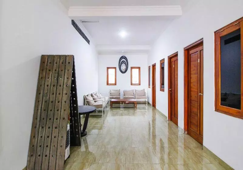 Hotelli Nexdeco House Homestay Syariah Solo