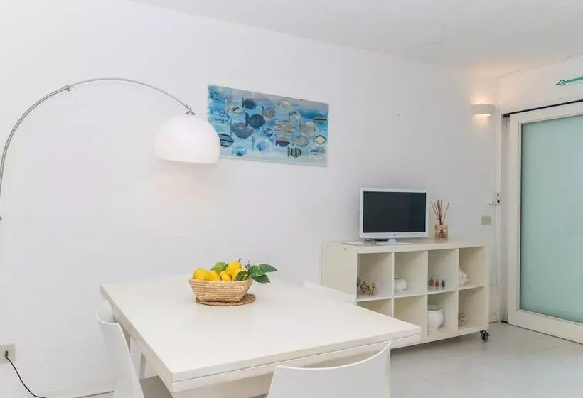 Piazzetta Casa Paola 200m From The Sea