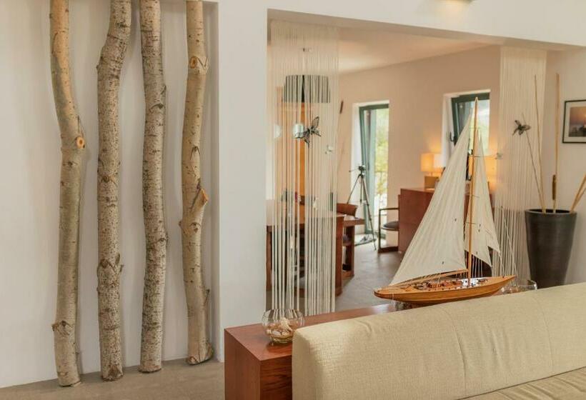 پانسیون Montebay Villa