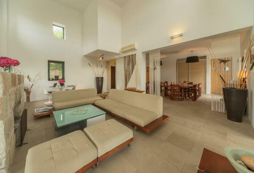 پانسیون Montebay Villa