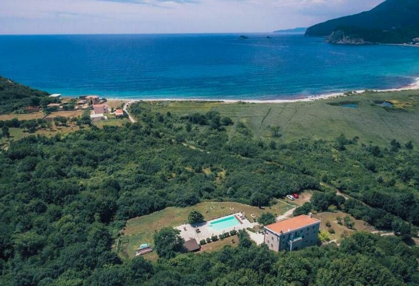 پانسیون Montebay Villa