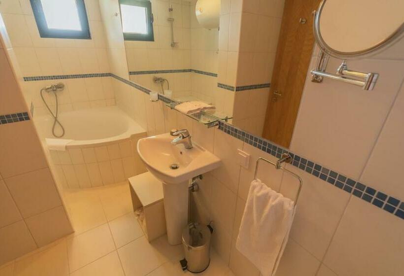 پانسیون Montebay Villa