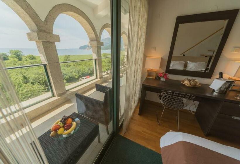 پانسیون Montebay Villa