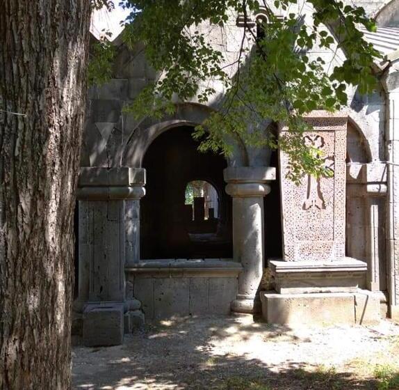 پانسیون Pottery House Sanahin