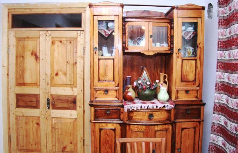 پانسیون Pottery House Sanahin