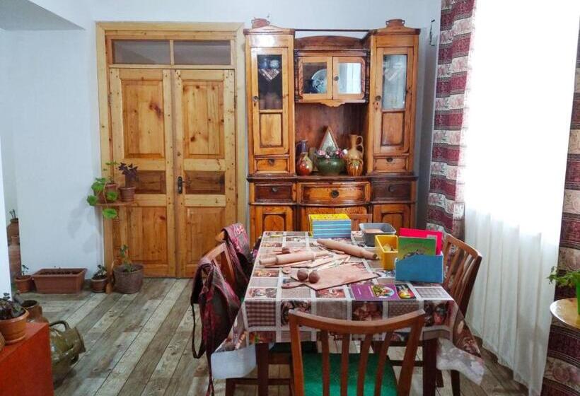 پانسیون Pottery House Sanahin