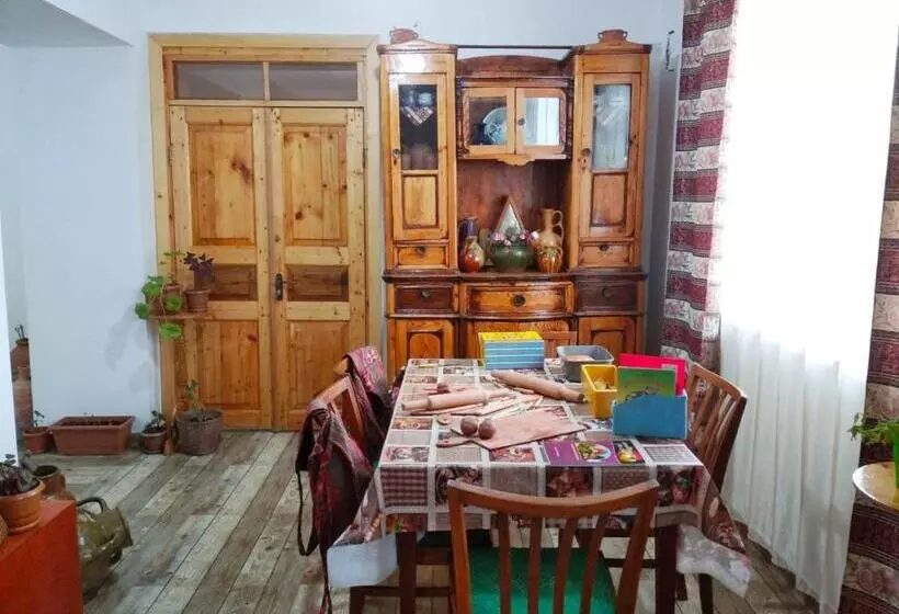 Majatalo Pottery House Sanahin