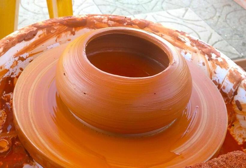 پانسیون Pottery House Sanahin