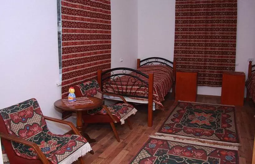 Majatalo Pottery House Sanahin