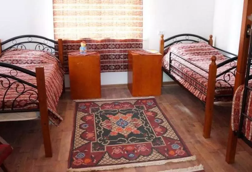 Majatalo Pottery House Sanahin