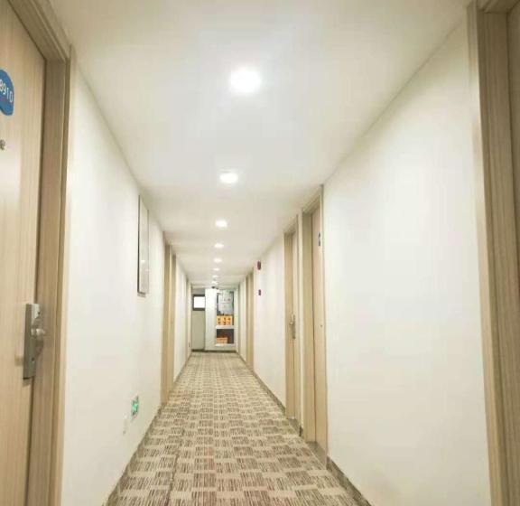 호텔 Hanting Express Shanghai Hongkou Football Stadium