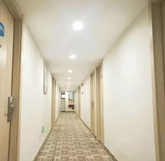 호텔 Hanting Express Shanghai Hongkou Football Stadium