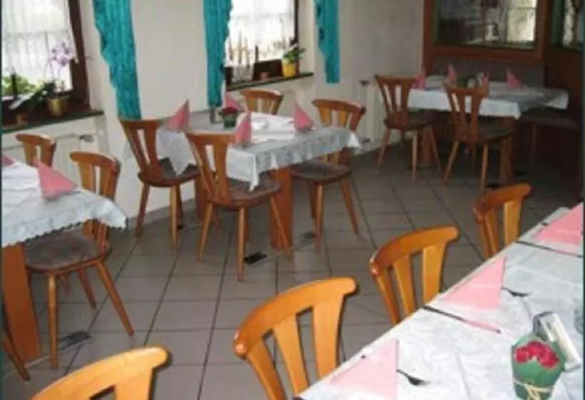 호텔 Gasthaus Und Pension Mombergstube