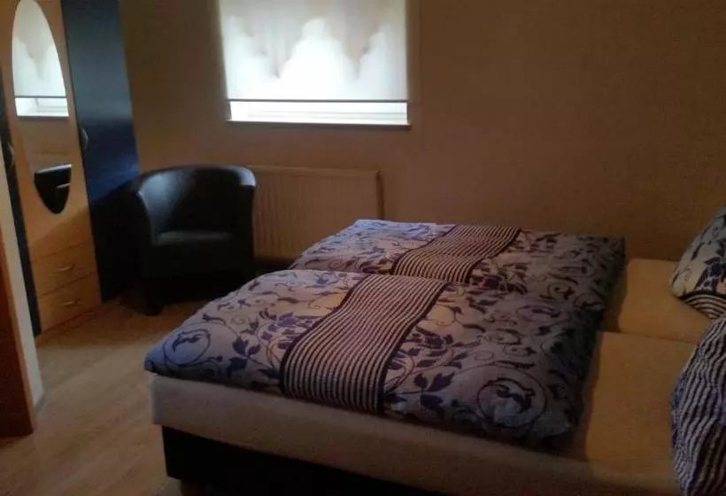 호텔 Gasthaus Und Pension Mombergstube