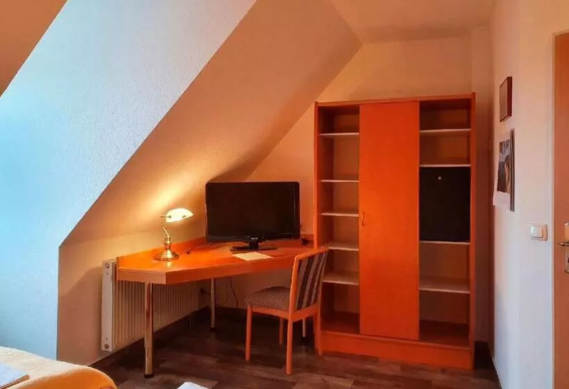 Отель Peenebrücke