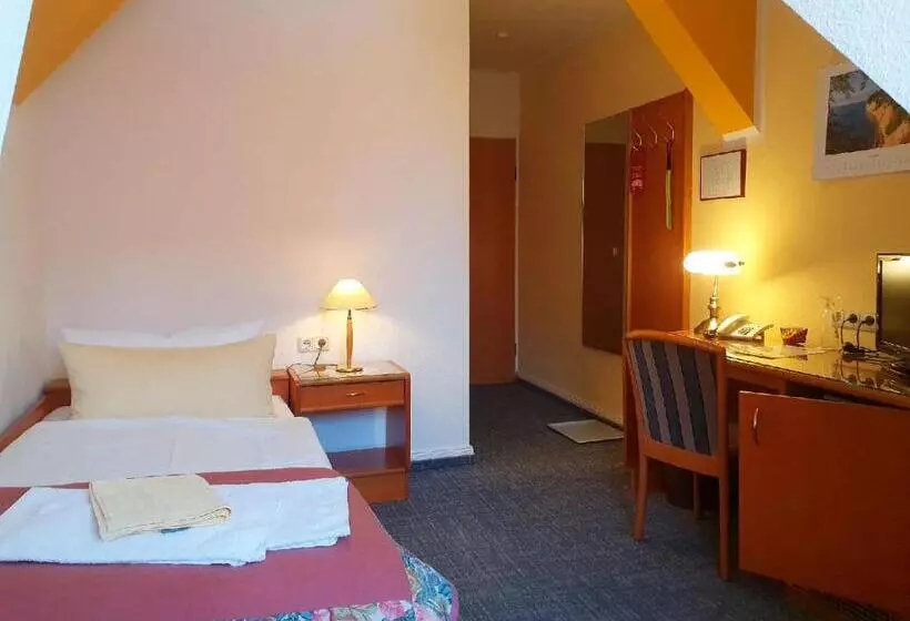 Отель Peenebrücke