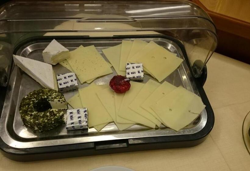 Отель Und Restaurant Rabennest Am Schweriner See