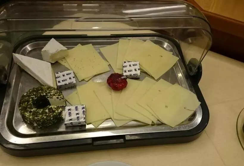 Hotel Und Restaurant Rabennest Am Schweriner See