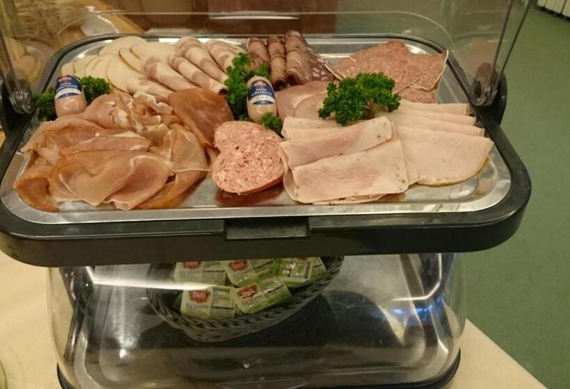 Отель Und Restaurant Rabennest Am Schweriner See