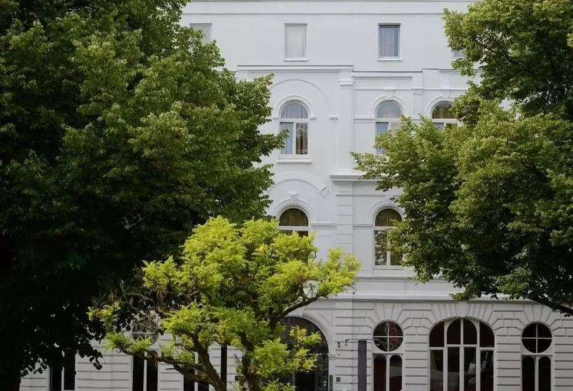 酒店 Yoho   The Young