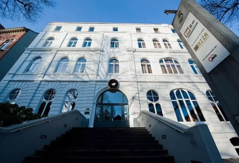 酒店 Yoho   The Young