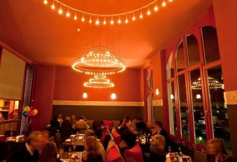 酒店 Yoho   The Young