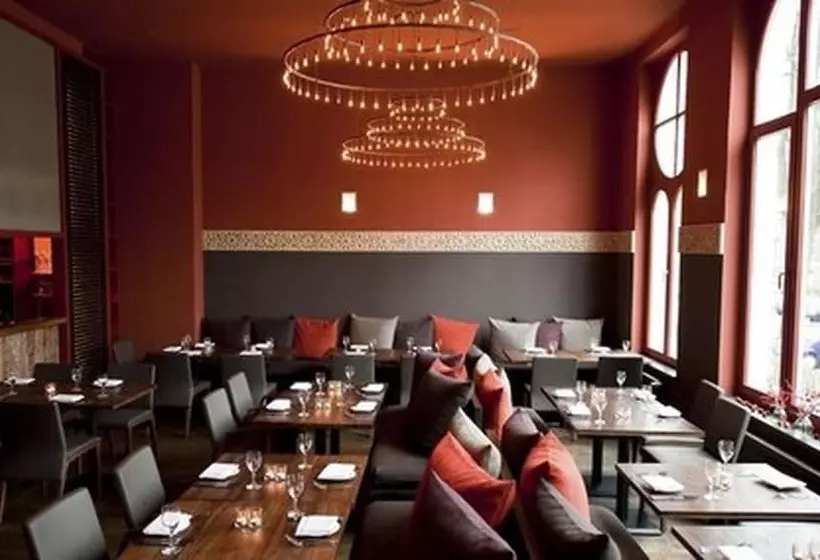 酒店 Yoho   The Young