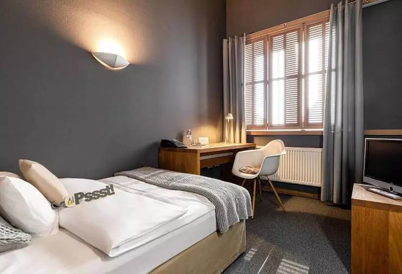 酒店 Yoho   The Young