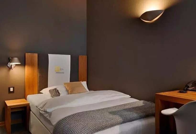 酒店 Yoho   The Young