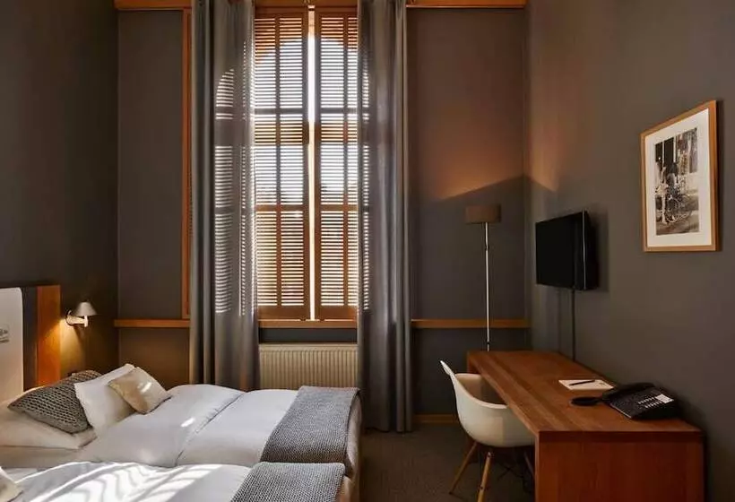 酒店 Yoho   The Young